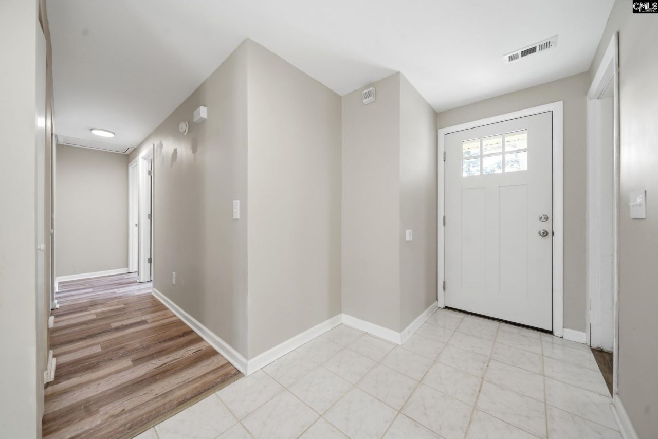 305 Halling Drive  Photo 4