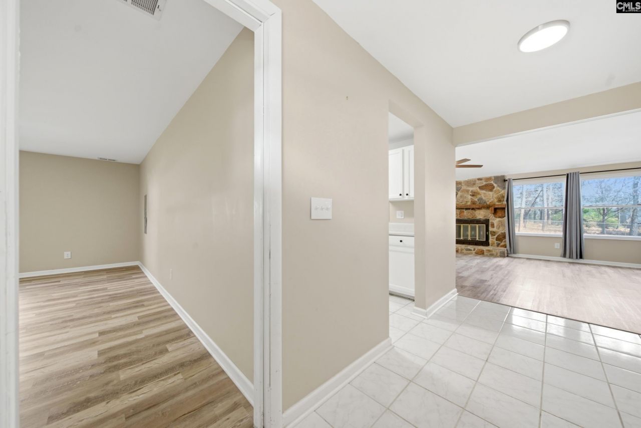 305 Halling Drive  Photo 5