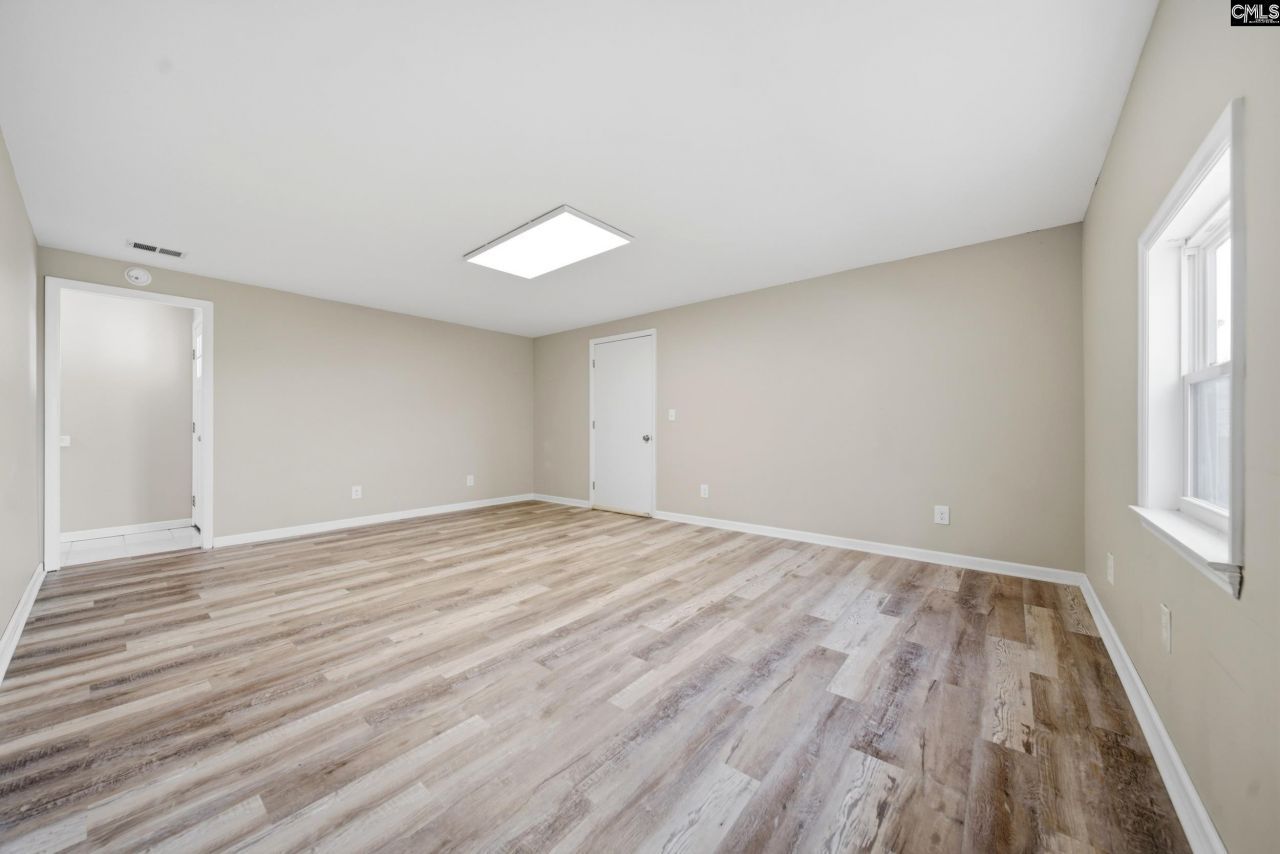 305 Halling Drive  Photo 6