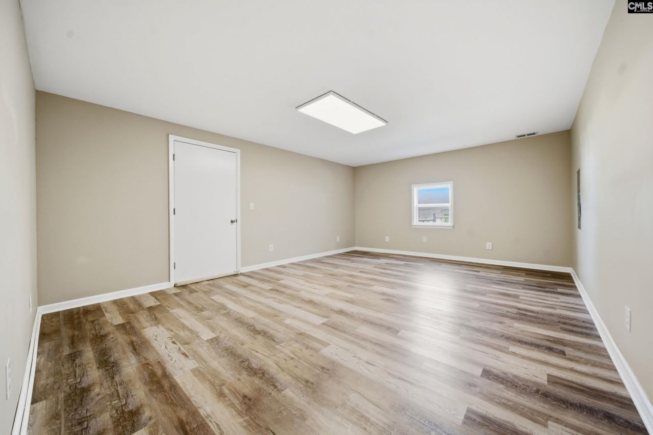 305 Halling Drive  Photo 7