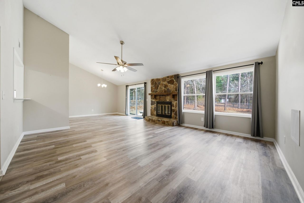 305 Halling Drive  Photo 8