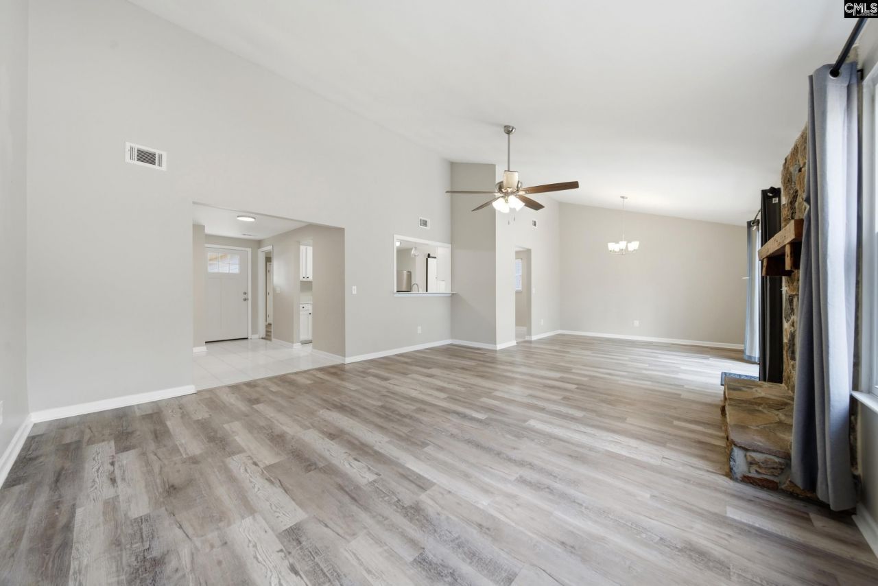 305 Halling Drive  Photo 9