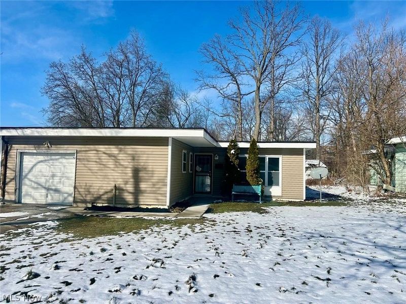 18079 Blandford Road, Cleveland, OH 44121 Photo 2