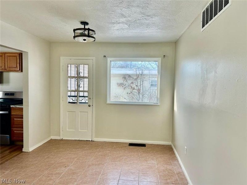 18079 Blandford Road, Cleveland, OH 44121 Photo 6