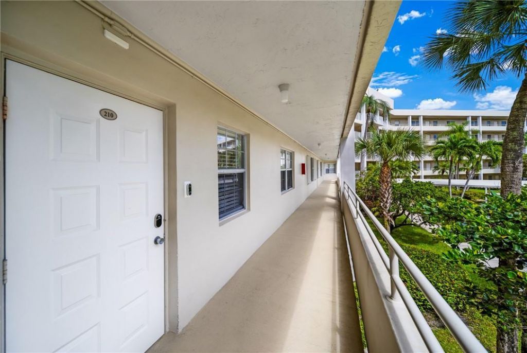 805 Cypress Boulevard, Unit 210, Pompano Beach, FL 33069 Photo