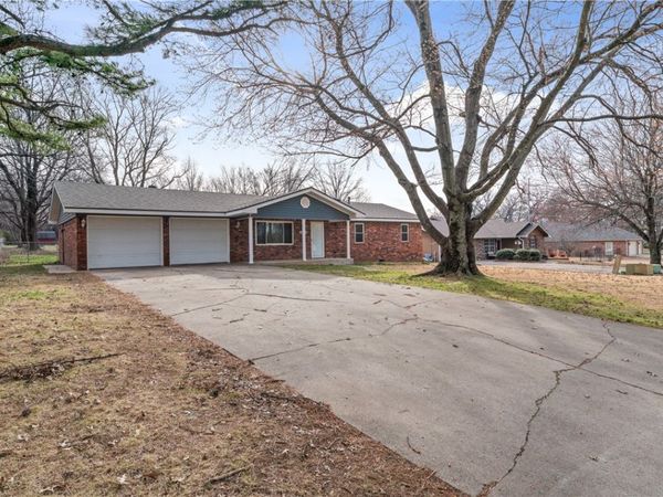 14750 Oakcrest Drive , Siloam Springs, AR 72761