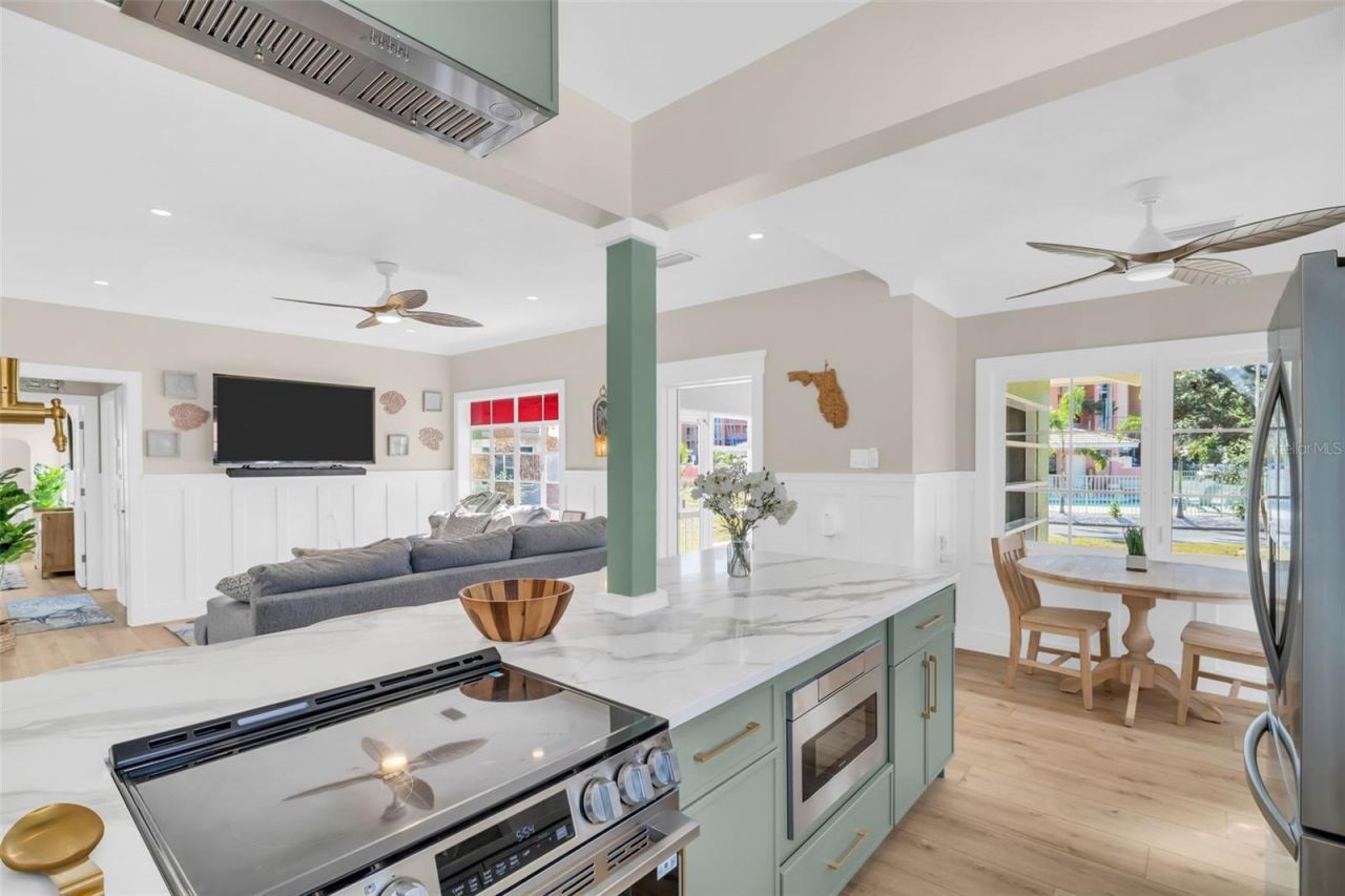 16613 Gulf Boulevard, North Redington Beach, FL 33708 Photo
