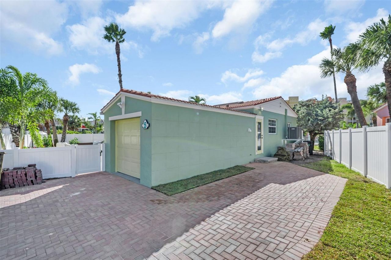 16613 Gulf Boulevard, North Redington Beach, FL 33708 Photo