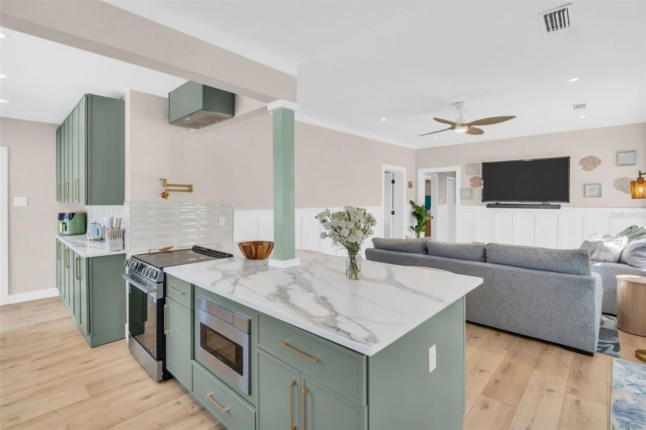 16613 Gulf Boulevard, North Redington Beach, FL 33708 Photo
