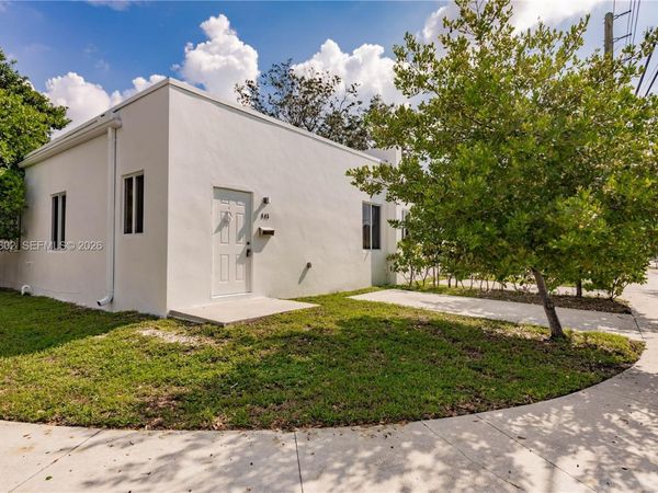 445 NW 77th St , Miami, FL 33150