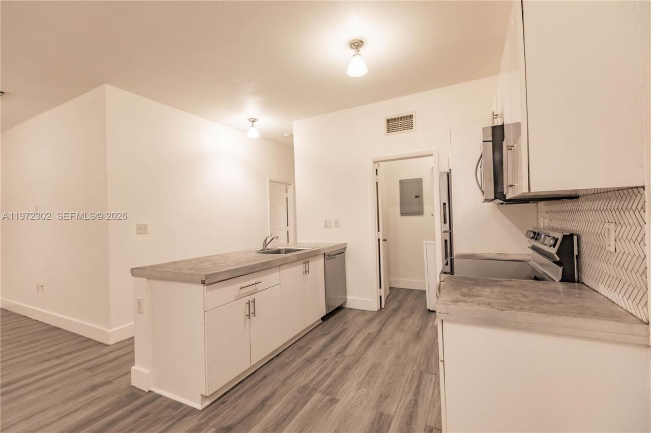 445 NW 77th St , Miami, FL 33150 Photo