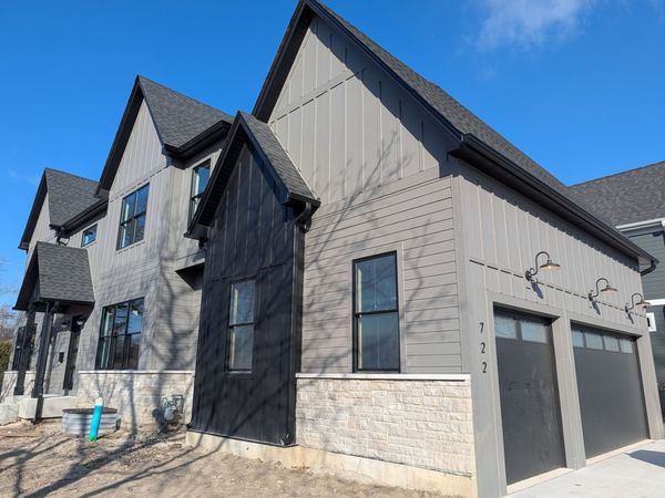 722 S Berkley Avenue , Elmhurst, IL 60126