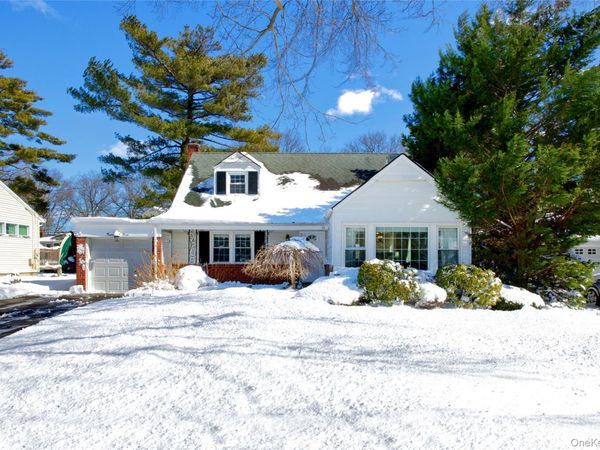 27 Avalon Road , Garden City, NY 11530