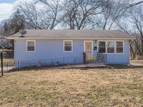 2420 Walnut Street, St Joseph, MO 64503