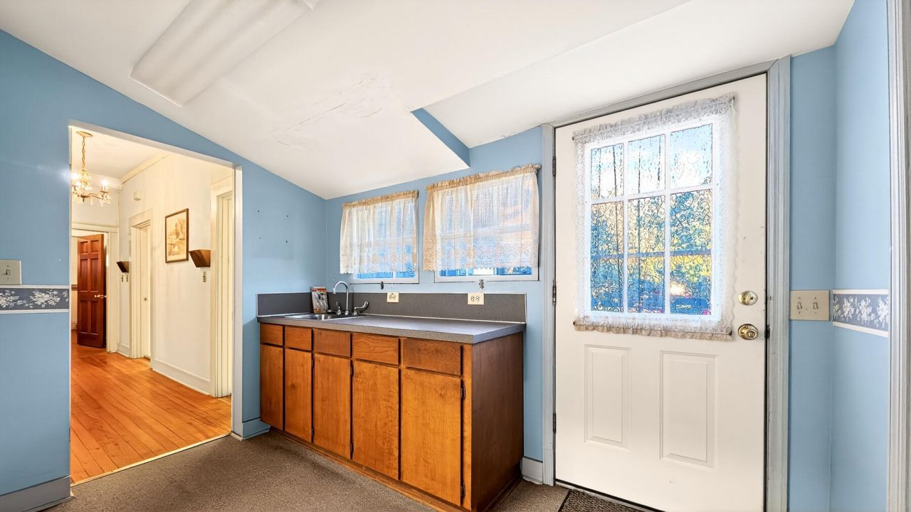 219 W Main Street Photo 37