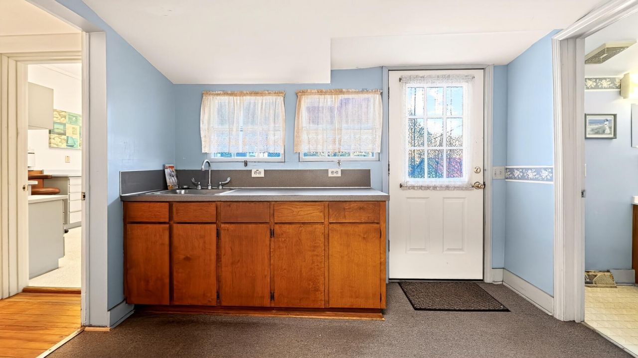 219 W Main Street Photo 38