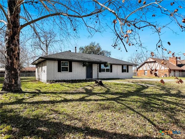 803 W 25th Street , Cameron, TX 76520