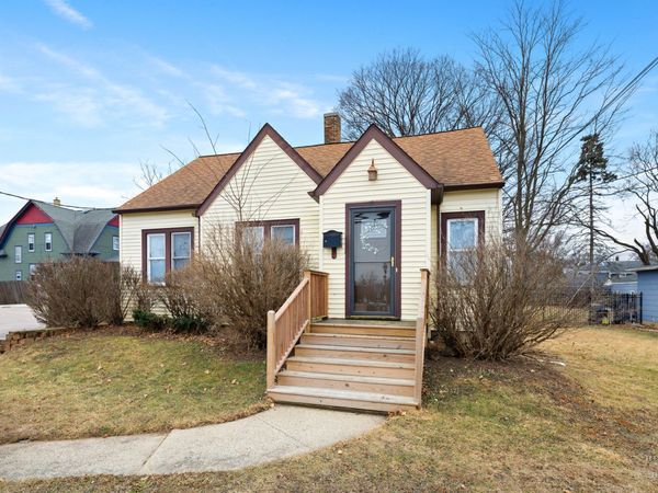 15 W Woodstock Street , Crystal Lake, IL 60014