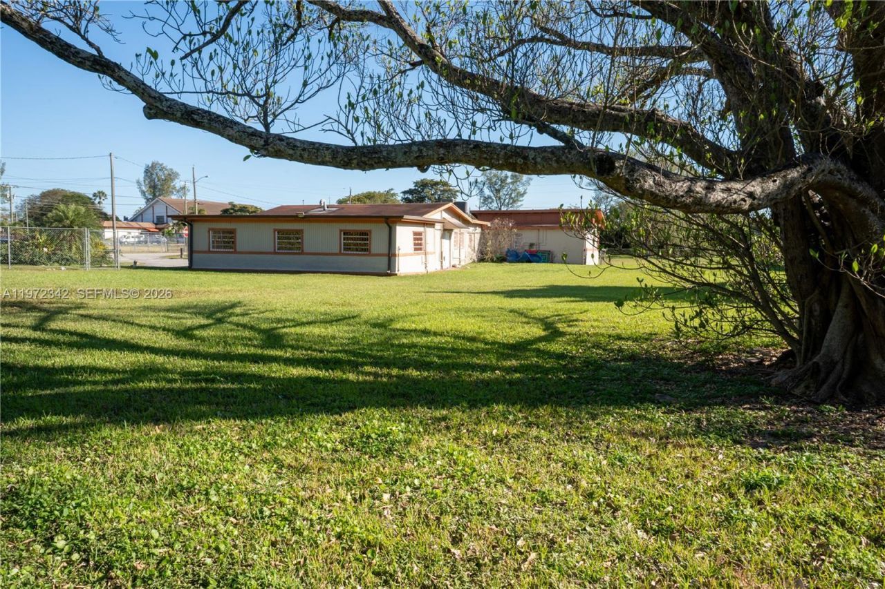 10450 NW 19th Ave, Miami, FL 33147 Photo