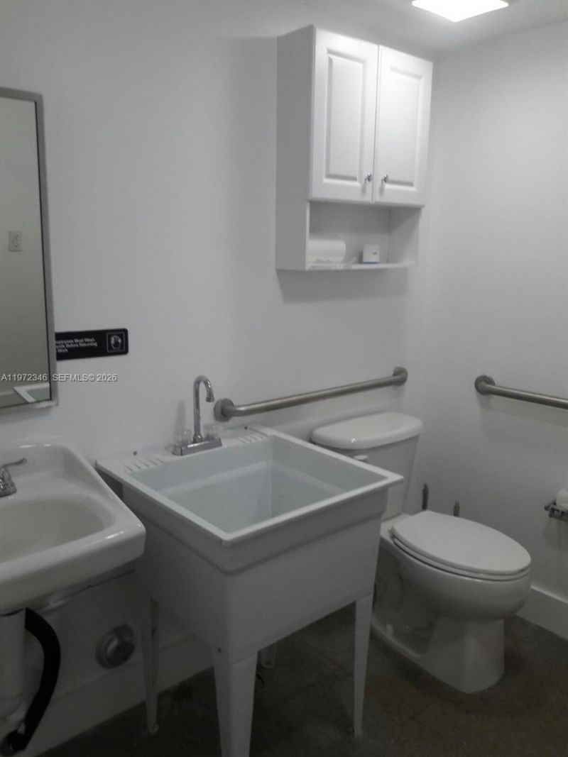 10601 NW 122nd St, Unit 15, Medley, FL 33178 Photo