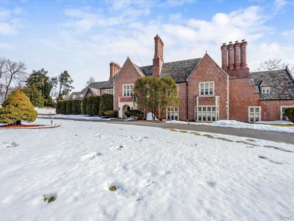 8 Eastway, Bronxville, NY 10708