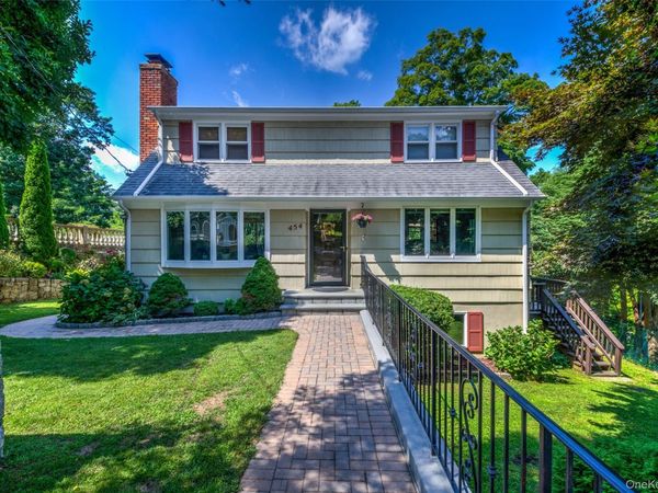 454 Swanson Drive, Thornwood, NY 10594