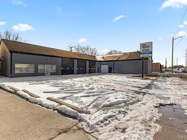 26289 W 8 Mile Road, Redford Twp, MI 48240