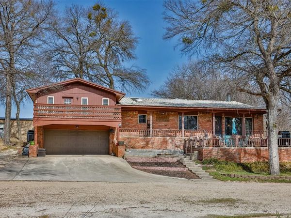 231 Hickory Street, Lindsay, TX 76250