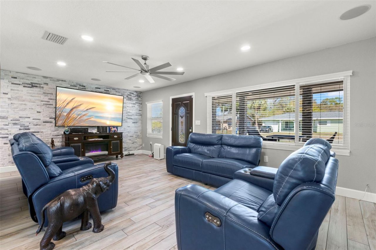 1000 59th Avenue S, Saint Petersburg, FL 33705 Photo