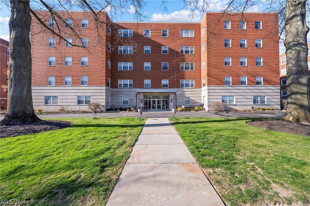 18975 Van Aken Boulevard, Unit 201, Shaker Heights, OH 44122 Main Photo