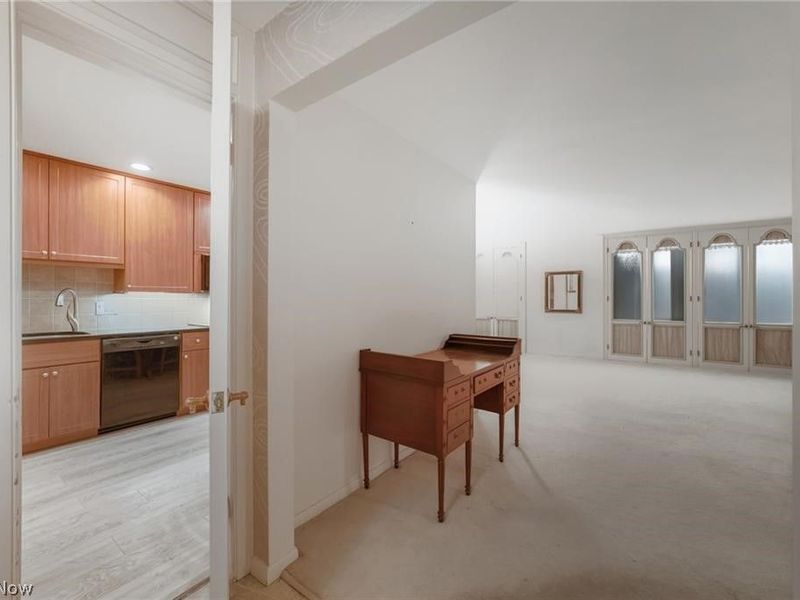 18975 Van Aken Boulevard, Unit 201, Shaker Heights, OH 44122 Photo 15