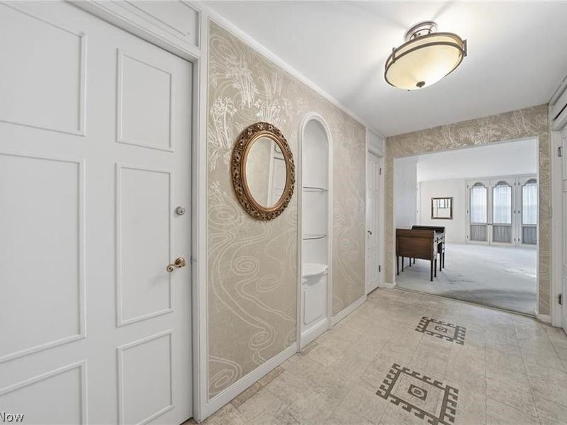 18975 Van Aken Boulevard, Unit 201, Shaker Heights, OH 44122 Photo 3