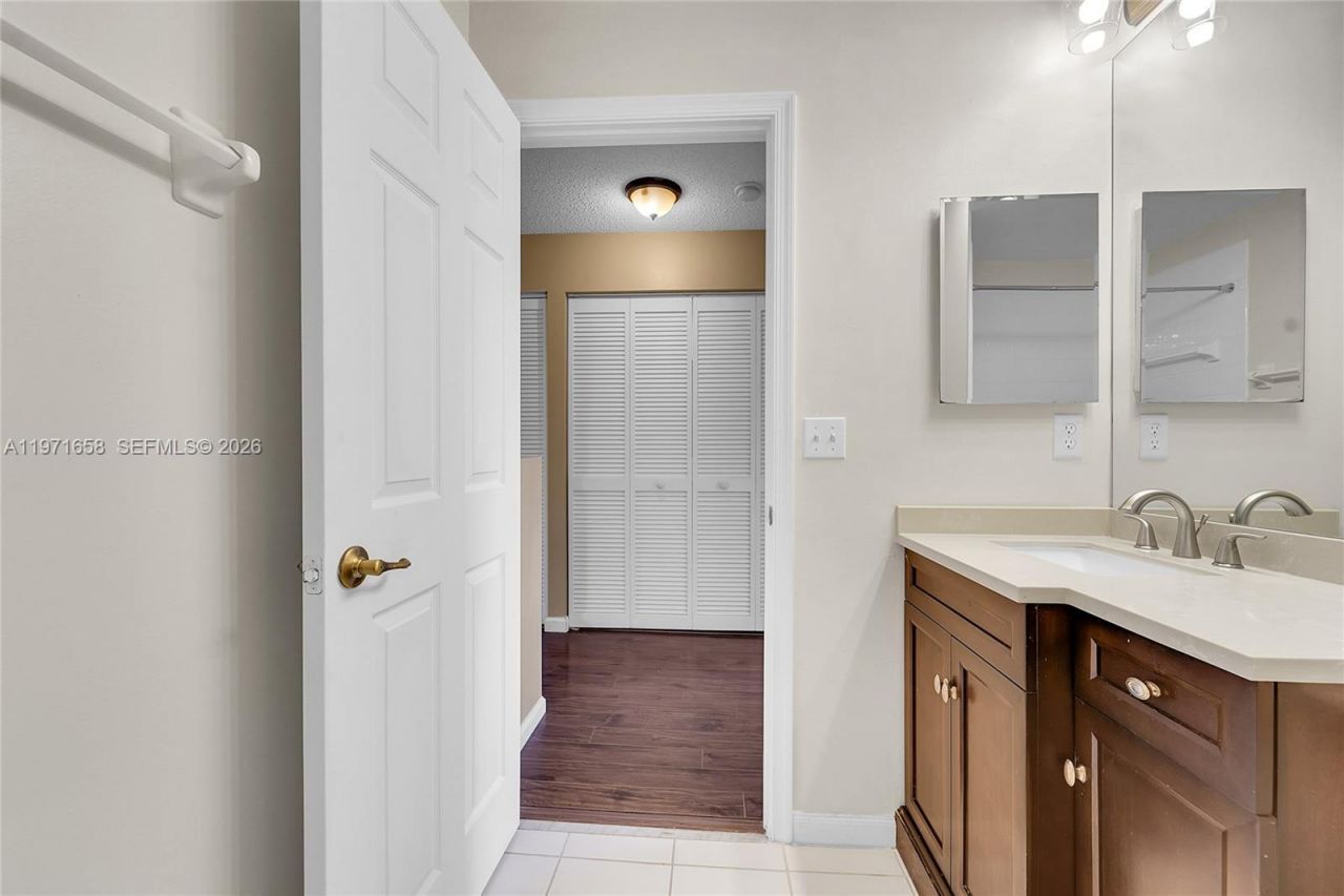 9840 NW 19th Pl, Sunrise, FL 33322 Photo