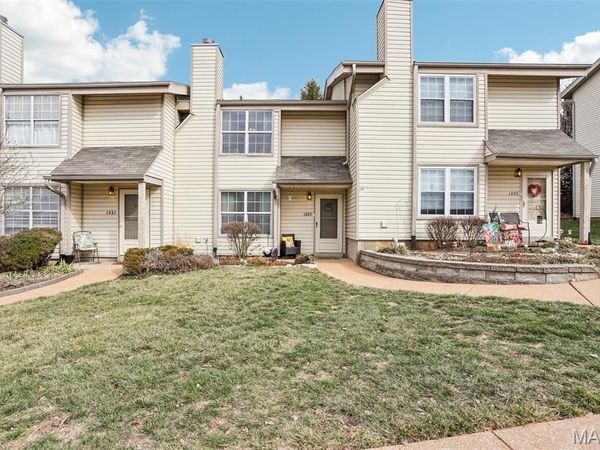 1227 Mangrove Lane, St Louis, MO 63125