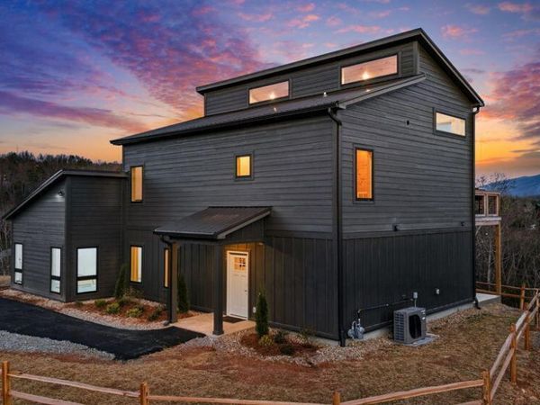 644 Ridge Top Loop, Gatlinburg, TN 37738