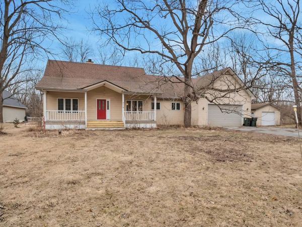 910 Oldfield Road, Downers Grove, IL 60516