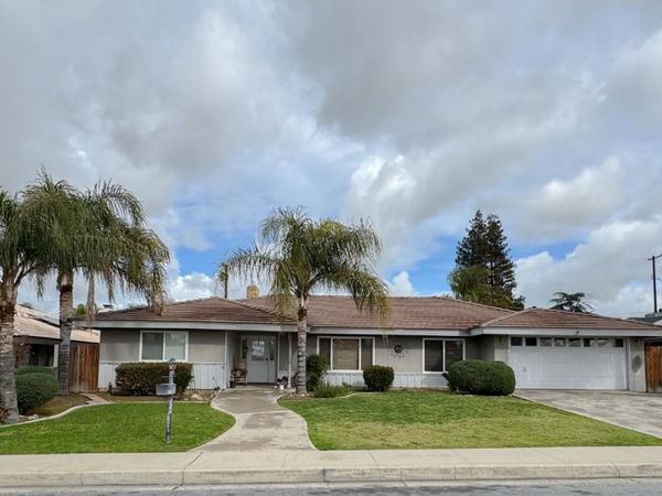 3612 Christmas Tree Lane, Bakersfield, CA 93306