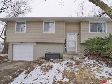 801 Prairie Court, Hickman, NE 68372