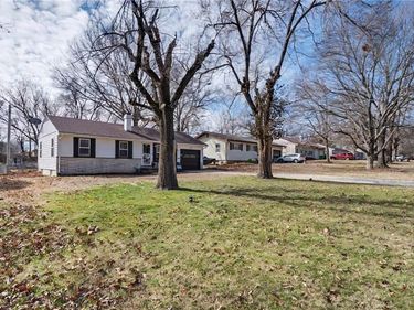 520 E 14th Street, Ottawa, KS 66067
