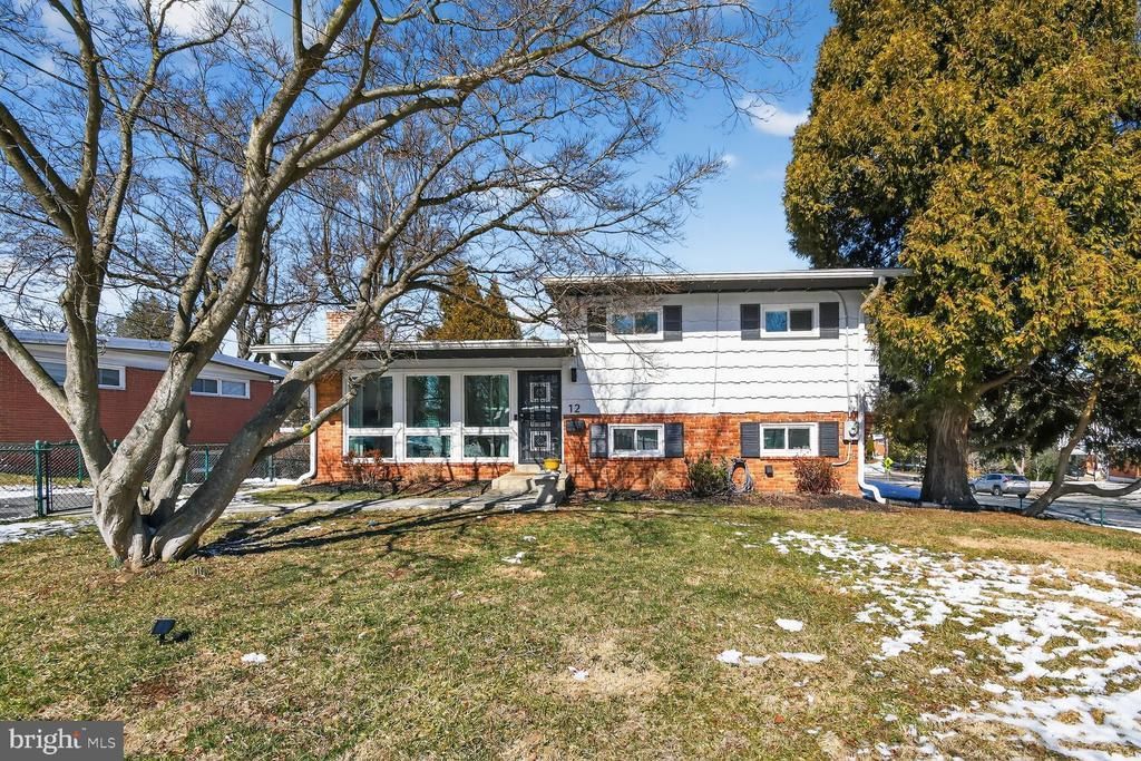 12 DOROTHY LANE, ROCKVILLE, MD 20851