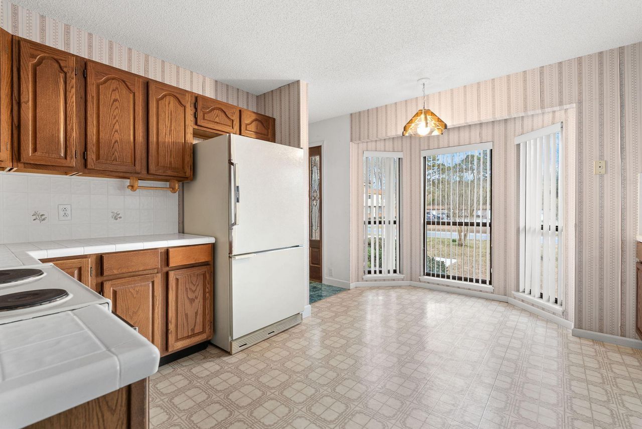 108 Themens Road  Photo 11