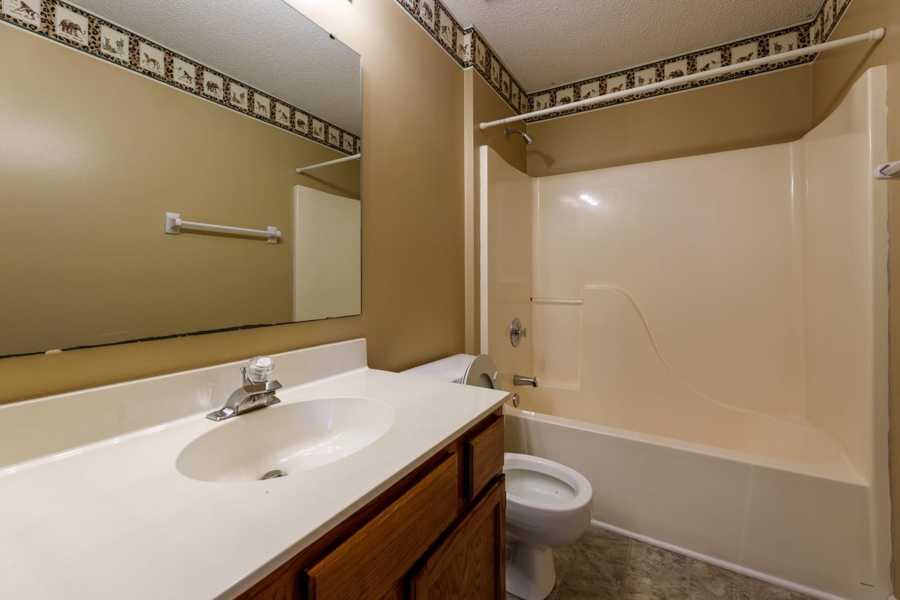 386 Jardinere Walk Photo 14