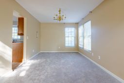 386 Jardinere Walk photo 4