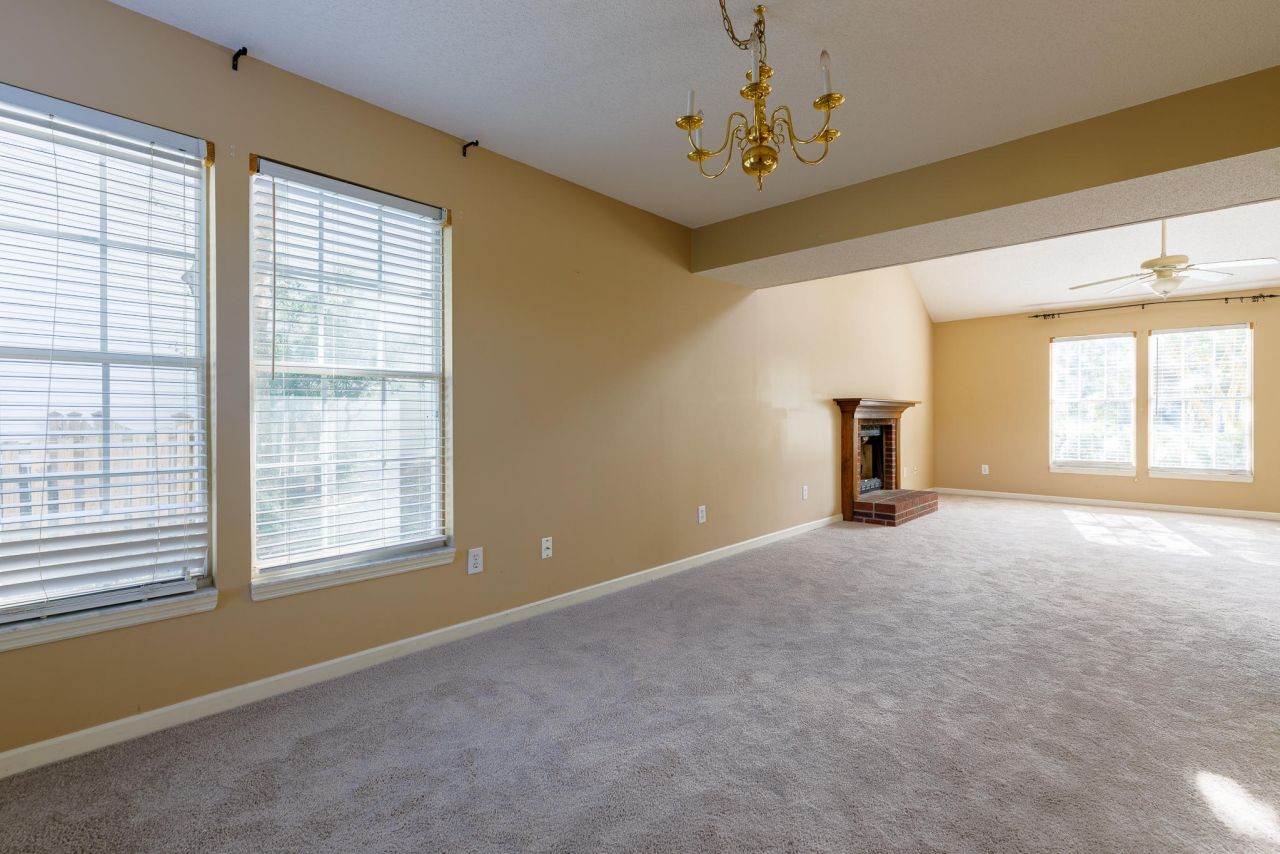 386 Jardinere Walk Photo 6