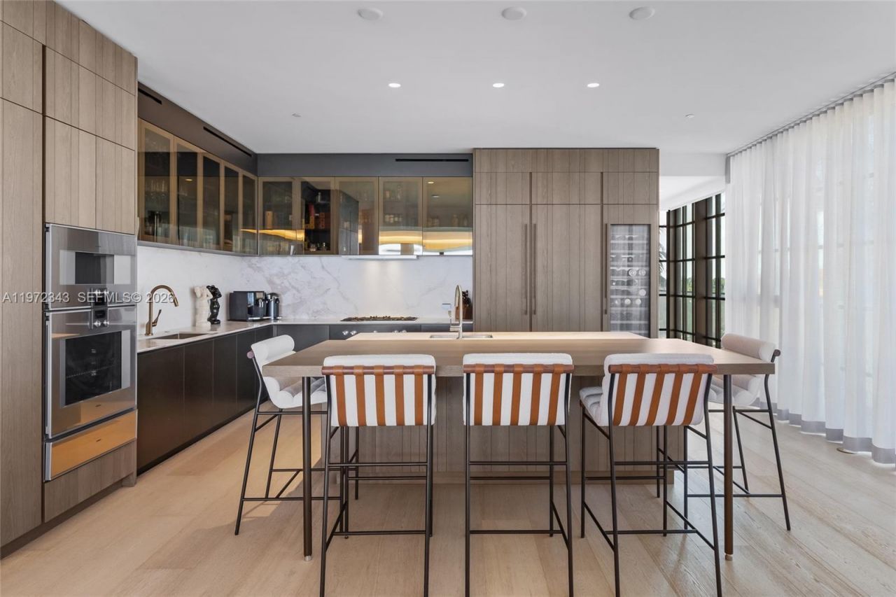 8955 NE Collins Ave, Unit 301, Surfside, FL 33154 Photo