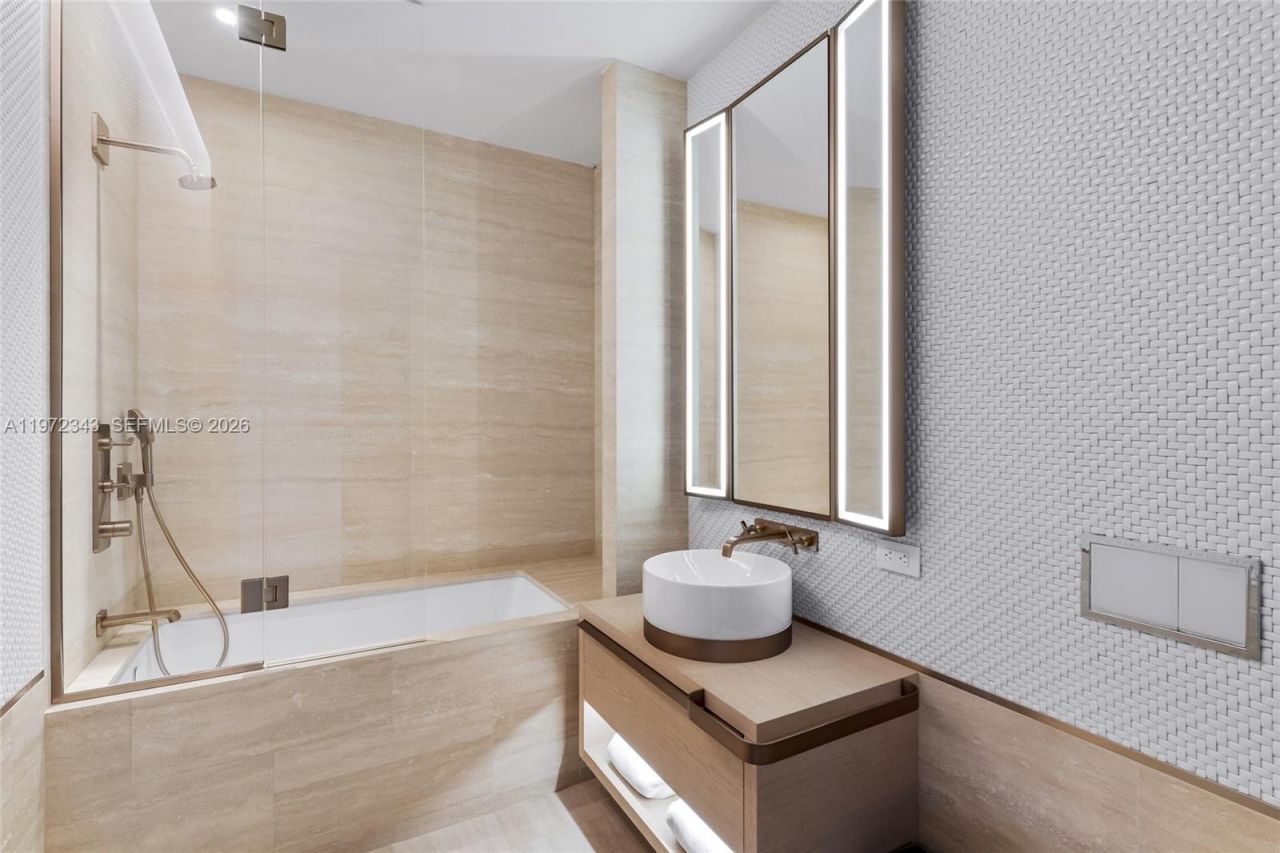 8955 NE Collins Ave, Unit 301, Surfside, FL 33154 Photo