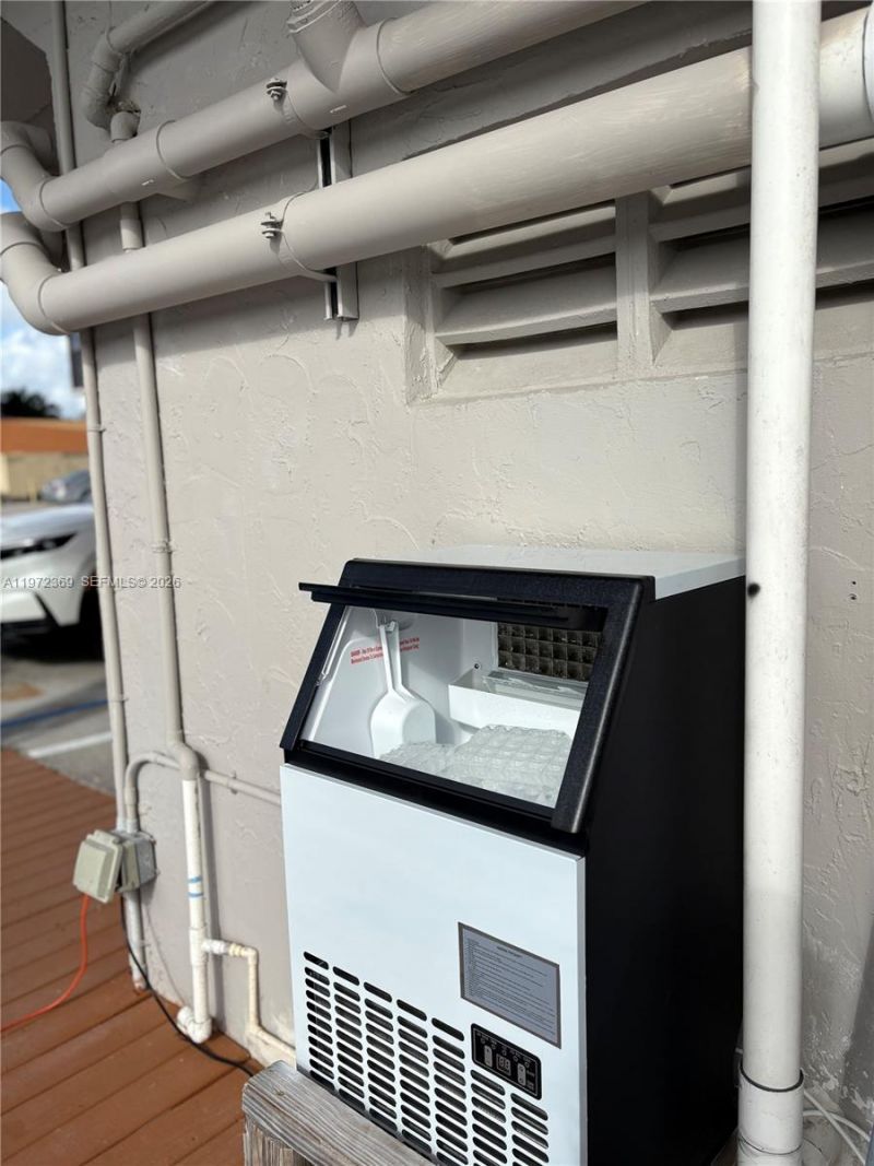 2500 NE 135 , Unit 502, North Miami, FL 33181 Photo