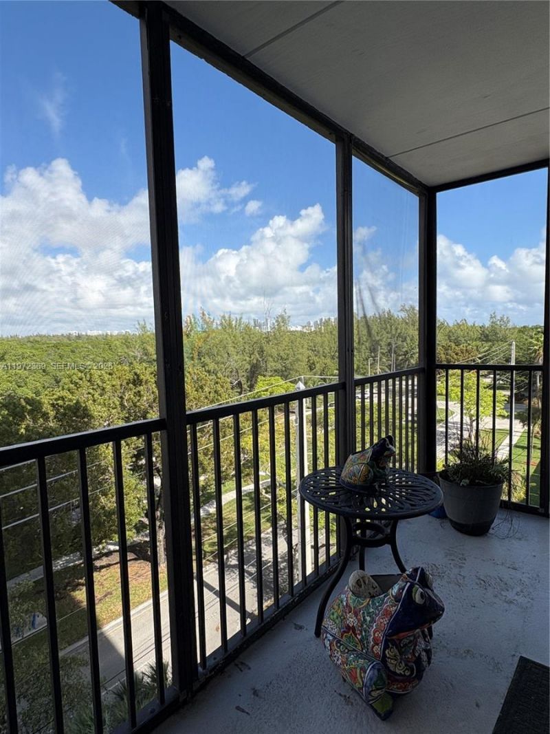 2500 NE 135 , Unit 502, North Miami, FL 33181 Photo