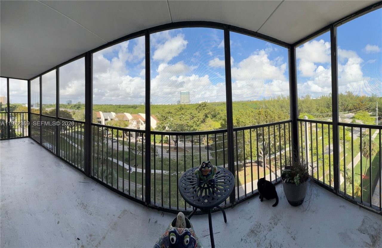 2500 NE 135 , Unit 502, North Miami, FL 33181 Photo