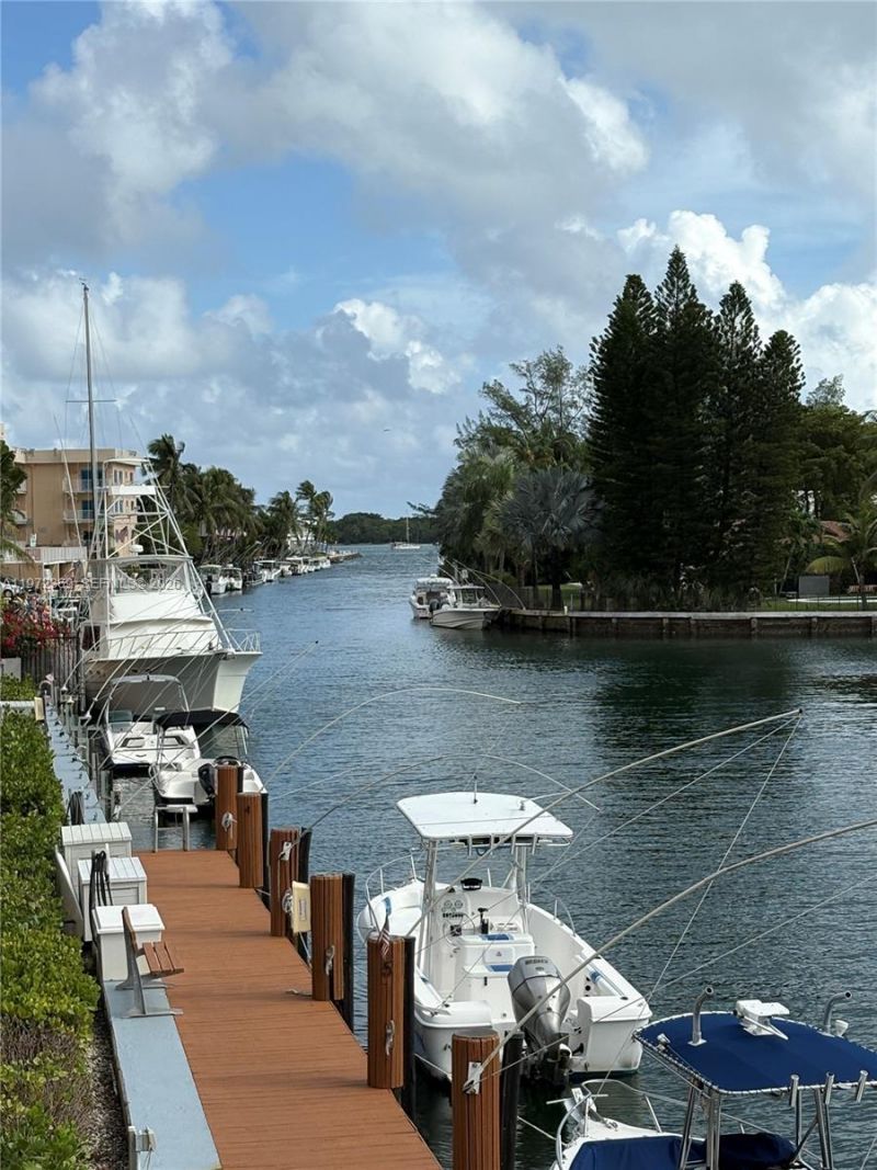 2500 NE 135 , Unit 502, North Miami, FL 33181 Photo